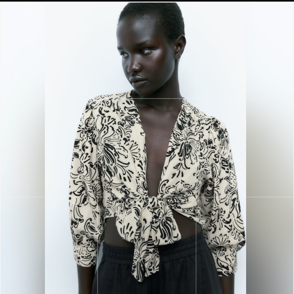 Zara printed blouse with bow 🖤